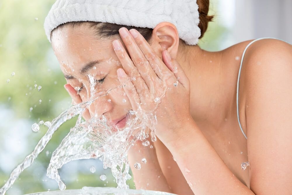 How to Choose the Best Face Wash & Cleanser for Oily Skin